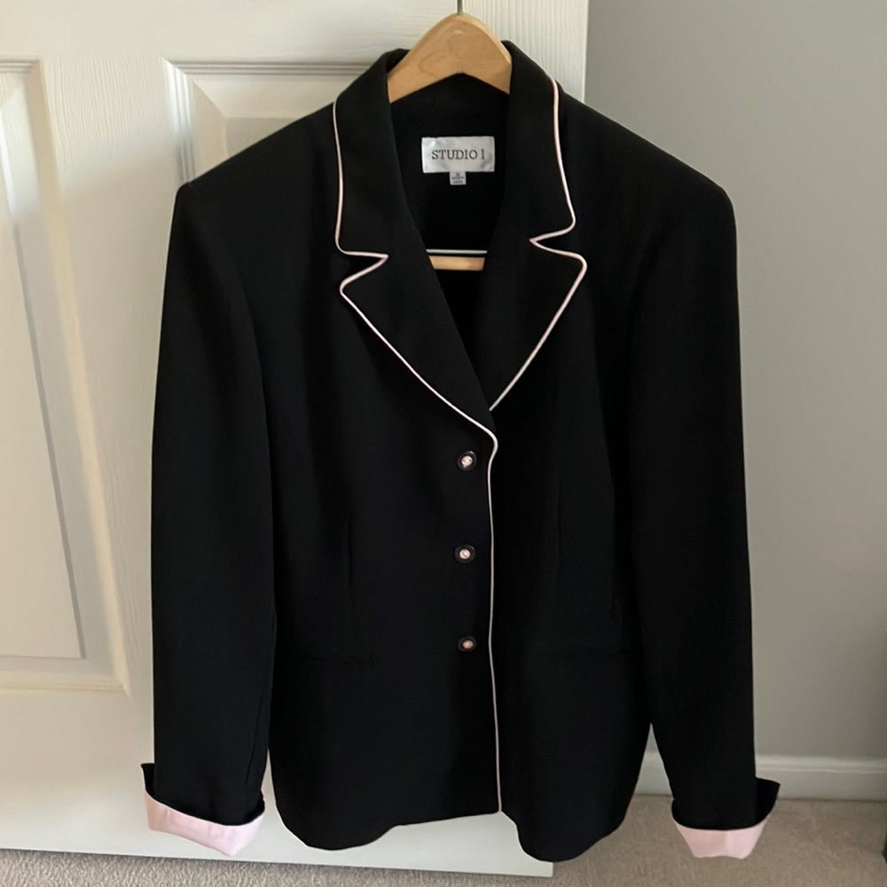 Ladies Black Suit Jacket and Pants. Size 12 Machine Washable. Great for travel.